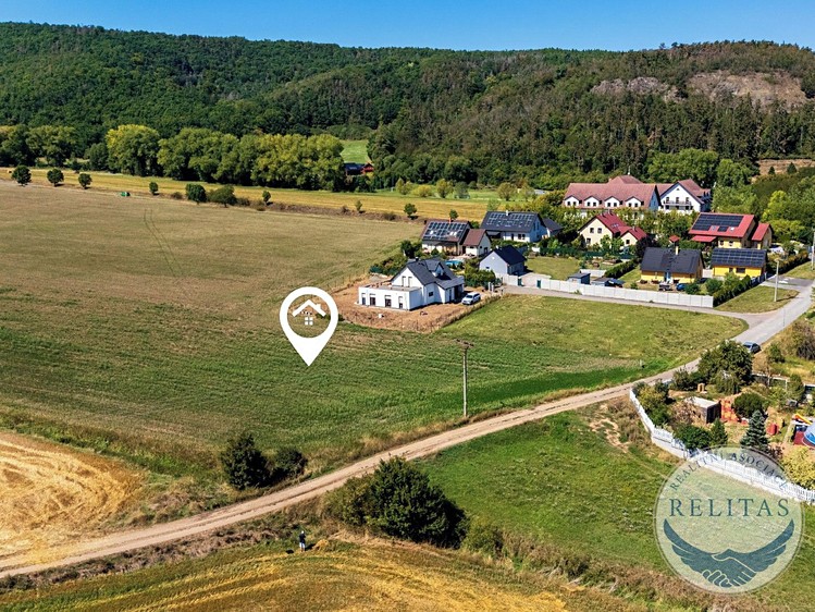 Prodej  stavebního pozemku 2 551 m² - foto 7