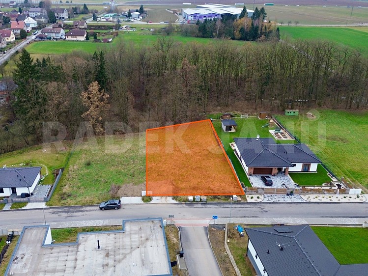 Prodej stavebního pozemku 1 210 m² - foto 4