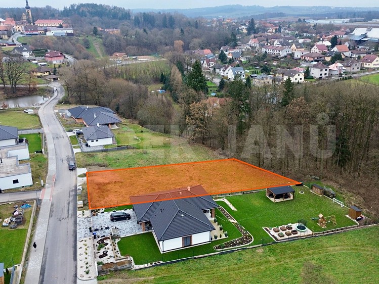 Prodej stavebního pozemku 1 210 m² - foto 2