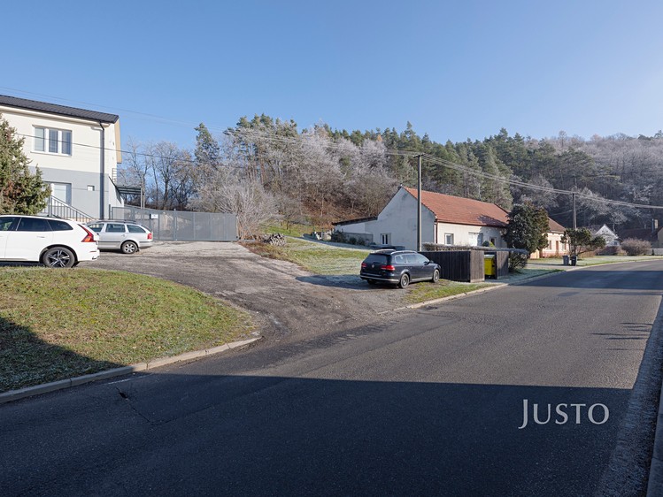 Prodej stavebního pozemku 534 m² - foto 5