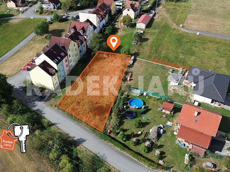 Prodej stavebního pozemku 896 m² - foto 1