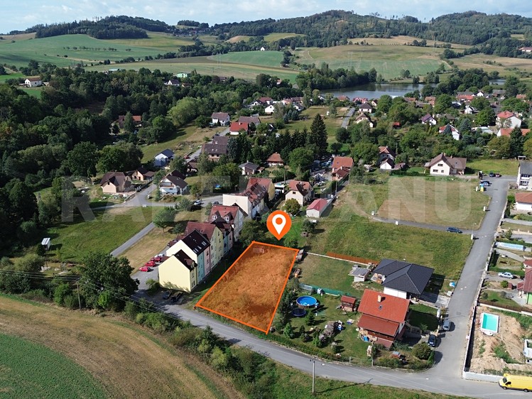 Prodej stavebního pozemku 896 m² - foto 2
