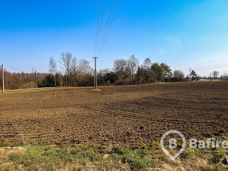 Prodej stavebního pozemku 2 037 m² - foto 1
