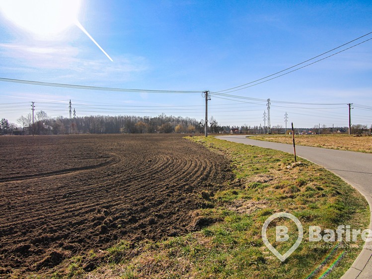 Prodej stavebního pozemku 2 037 m² - foto 2