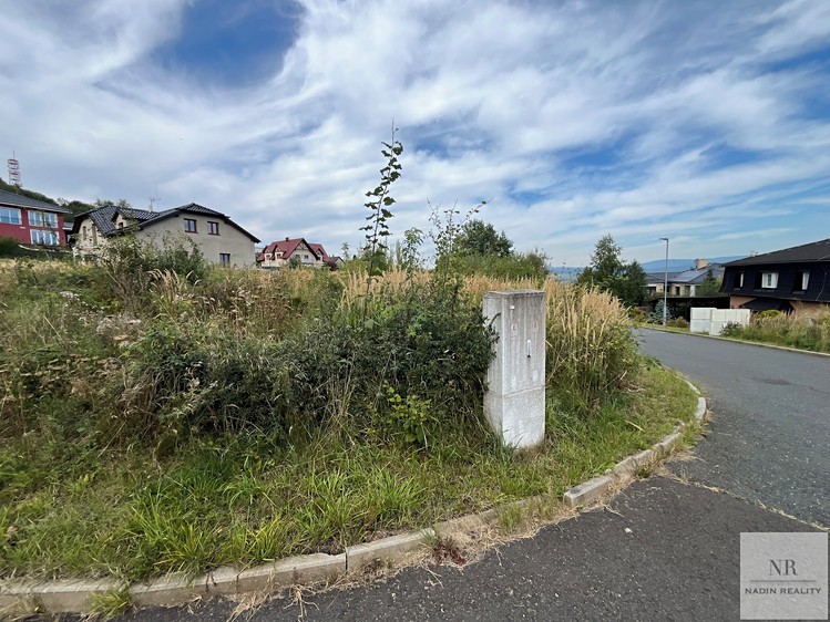 Prodej stavebního pozemku 1 126 m² - foto 1