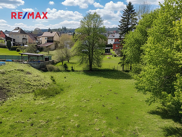Prodej stavebního pozemku 1 165 m² - foto 1