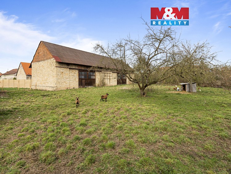 Prodej stavebního pozemku 1 565 m² - foto 1