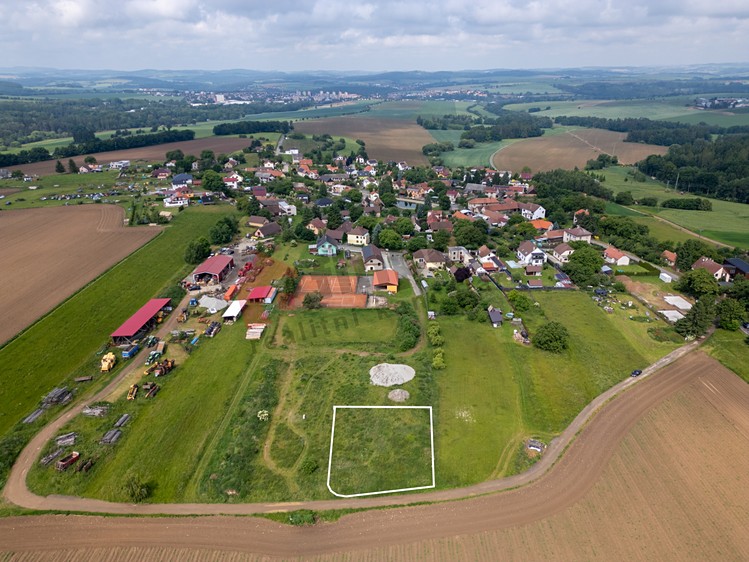 Prodej stavebního pozemku 990 m² - foto 2