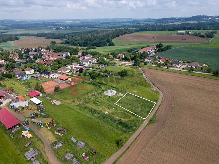 Prodej stavebního pozemku 990 m² - foto 3