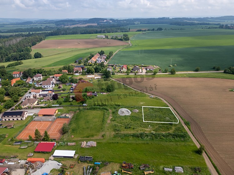 Prodej stavebního pozemku 990 m² - foto 4
