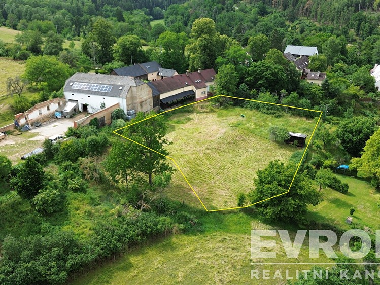 Prodej stavebního pozemku 2 093 m² - foto 1