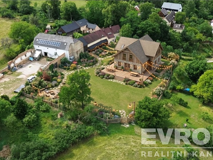 Prodej stavebního pozemku 2 093 m² - foto 6