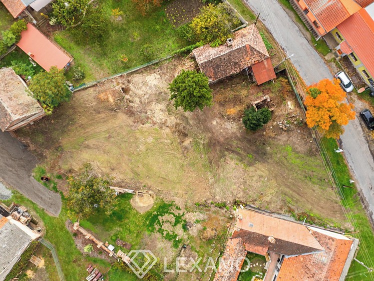 Prodej stavebního pozemku 1 165 m² - foto 1