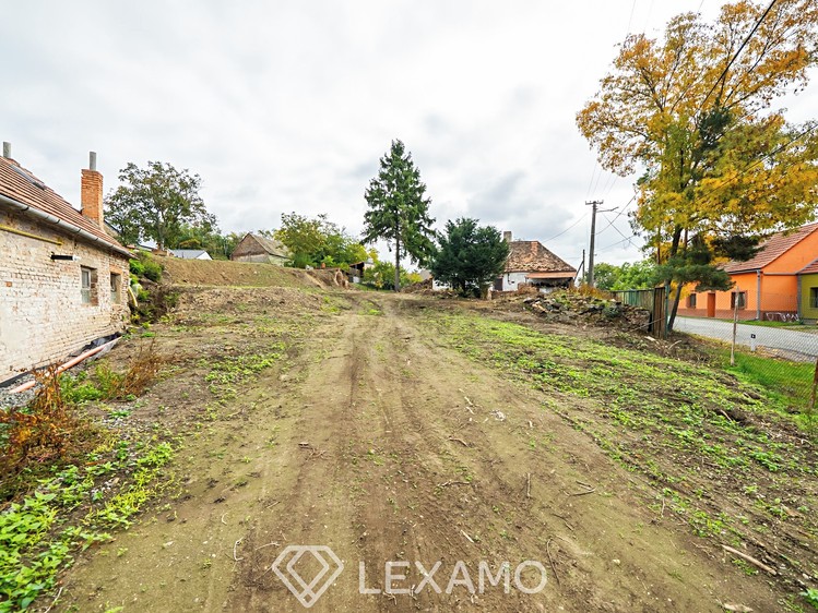 Prodej stavebního pozemku 1 165 m² - foto 8