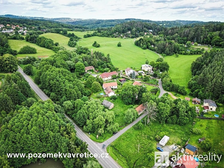 Prodej stavebního pozemku 2 505 m² - foto 1