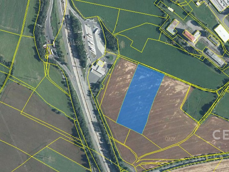 Prodej podílu 4/6 komerčního pozemku 14 661 m² - foto 1
