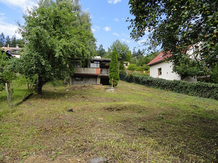 Prodej stavebního pozemku 898 m² - foto 1