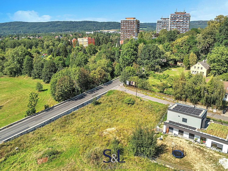 Prodej stavebního pozemku 989 m² - foto 2