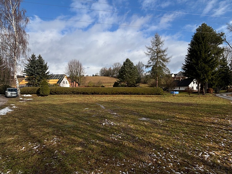 Prodej stavebního pozemku 800 m² - foto 1