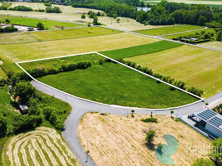 Prodej stavebního pozemku 6 111 m² - foto 1