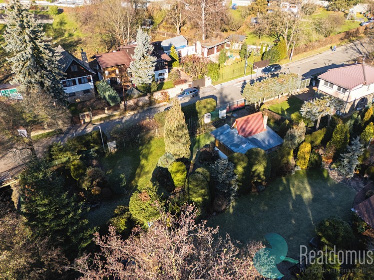 Prodej stavebního pozemku 533 m² - foto 1