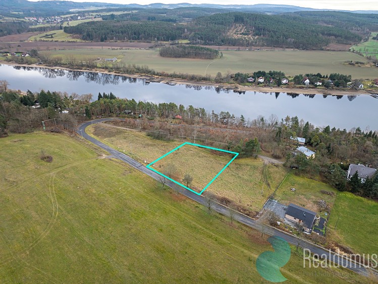 Prodej stavebního pozemku 2 000 m² - foto 1
