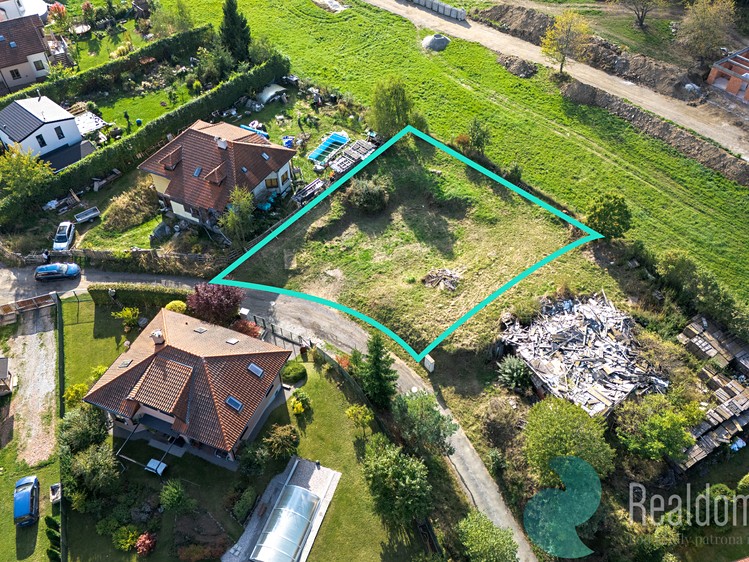 Prodej stavebního pozemku 823 m² - foto 3