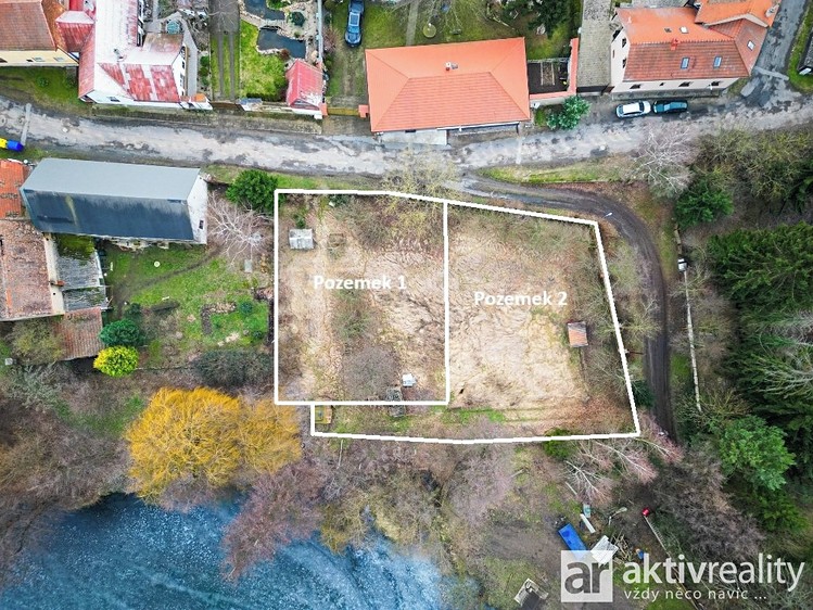 Prodej stavebního pozemku 880 m² - foto 1