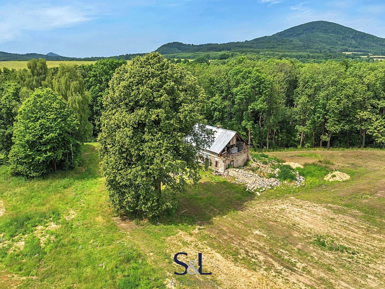 Prodej stavebního pozemku 5 464 m² - foto 1