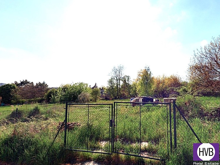 Prodej stavebního pozemku 988 m² - foto 4