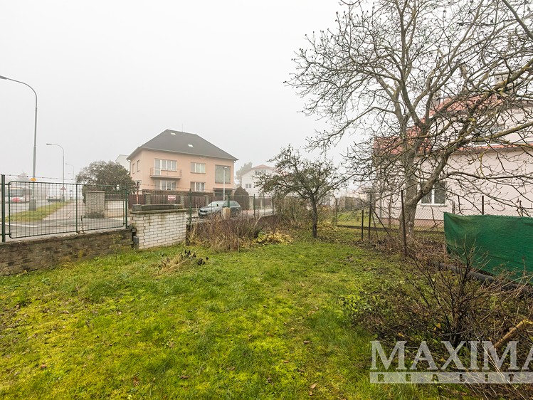 Prodej stavebního pozemku 907 m² - foto 1
