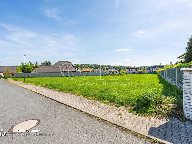 Prodej stavebního pozemku 1 040 m² - foto 2