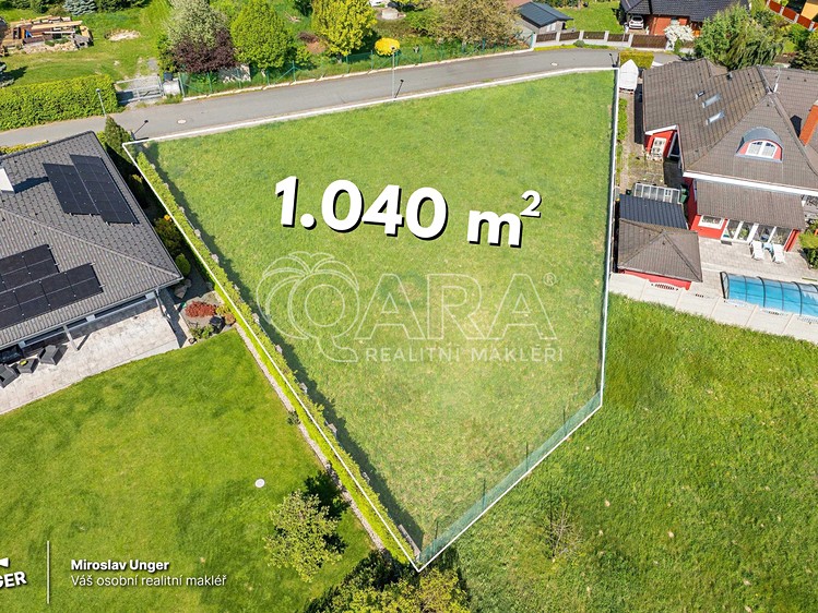 Prodej stavebního pozemku 1 040 m² - foto 1