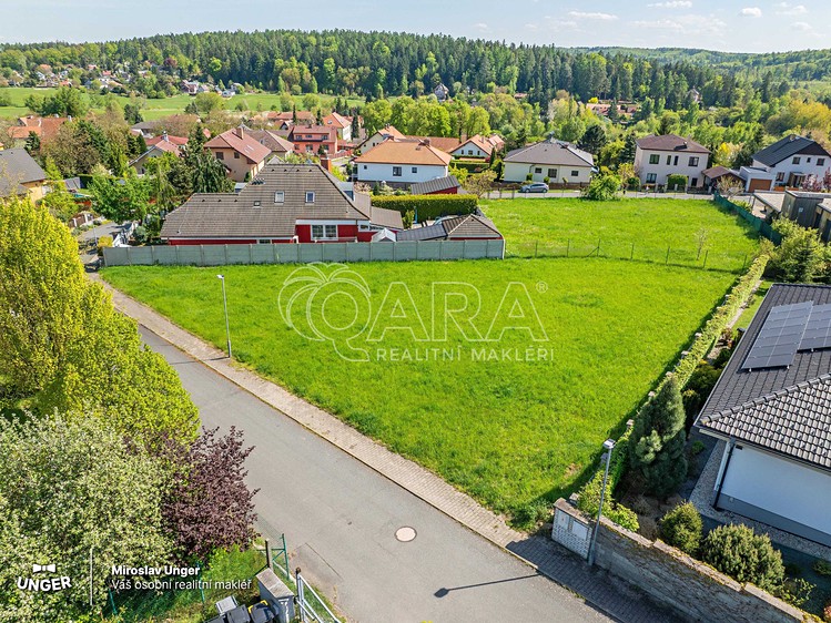 Prodej stavebního pozemku 1 040 m² - foto 4