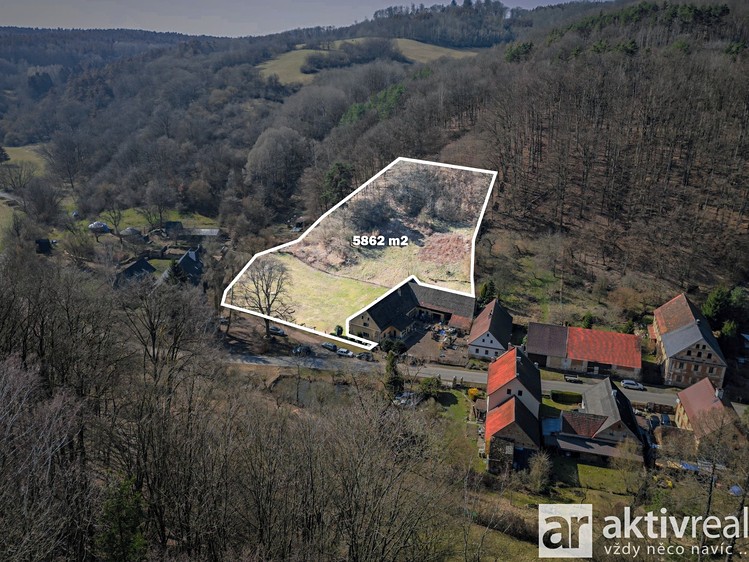 Prodej stavebního pozemku 5 862 m² - foto 1
