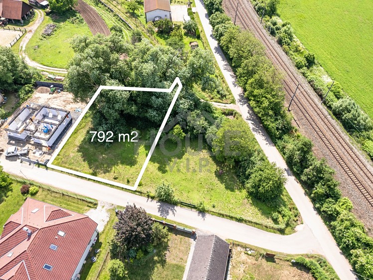 Prodej stavebního pozemku 792 m² - foto 2