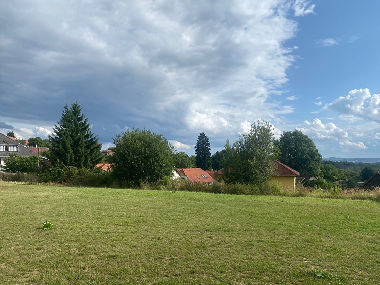 Prodej stavebního pozemku 858 m² - foto 1