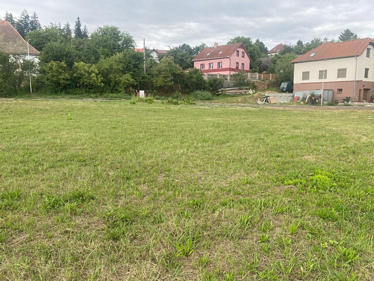 Prodej stavebního pozemku 858 m² - foto 3