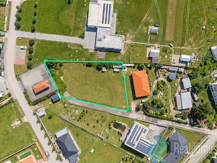 Prodej stavebního pozemku 1 638 m² - foto 1