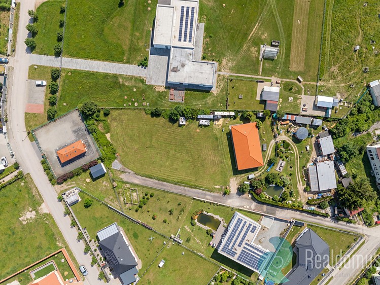 Prodej stavebního pozemku 1 638 m² - foto 2