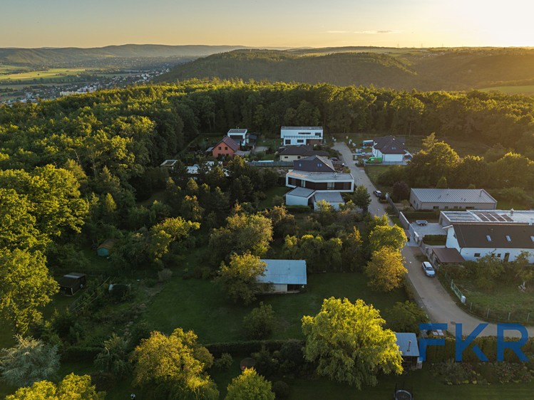 Prodej stavebního pozemku 886 m² - foto 3