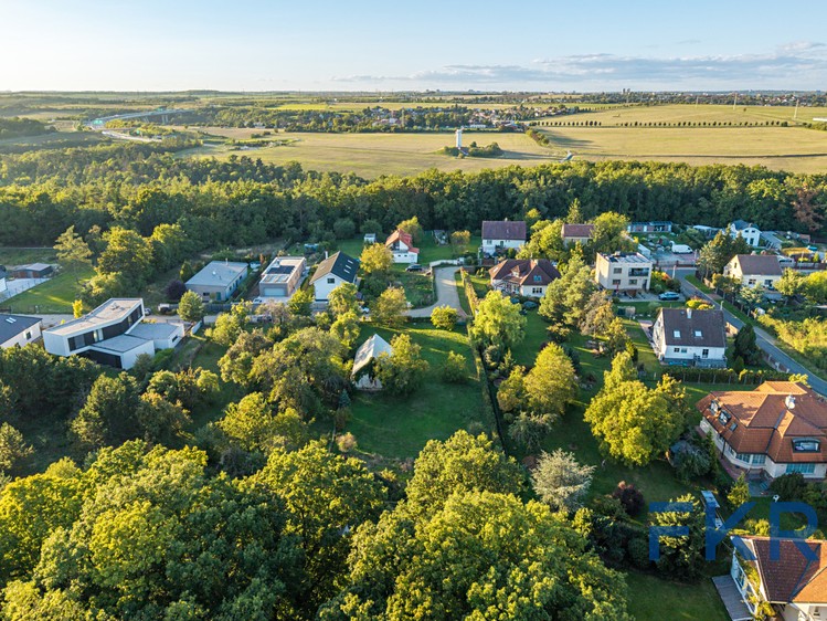 Prodej stavebního pozemku 886 m² - foto 8