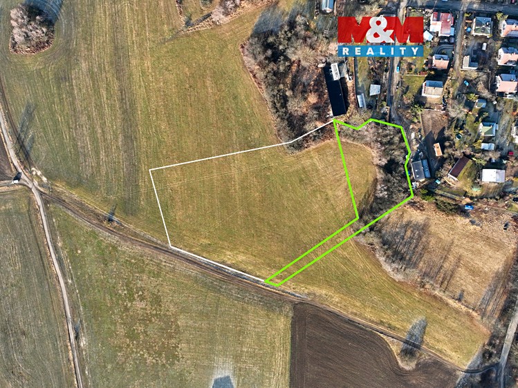 Prodej stavebního pozemku 3 300 m² - foto 1
