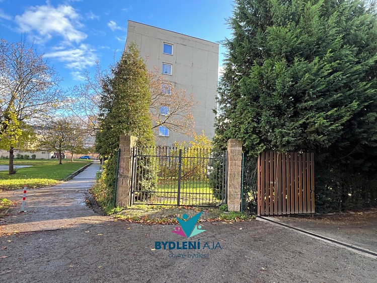 Prodej komerčního pozemku 1 745 m² - foto 1