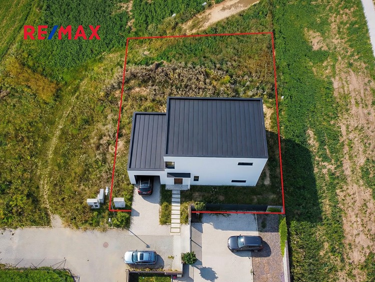 Prodej stavebního pozemku 697 m² - foto 4