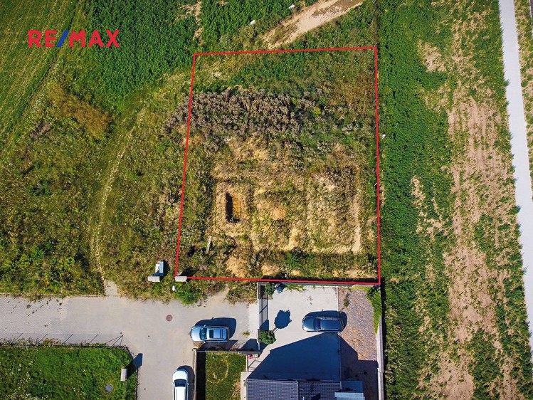 Prodej stavebního pozemku 697 m² - foto 3