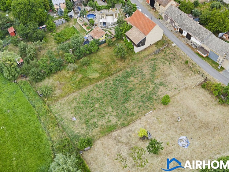 Prodej stavebního pozemku 961 m² - foto 1