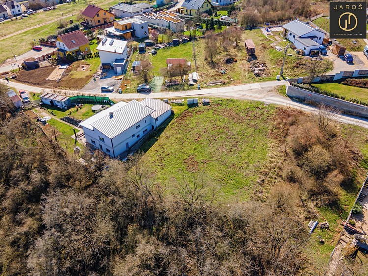 Prodej  stavebního pozemku 915 m² - foto 4