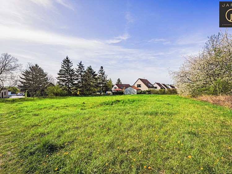Prodej  stavebního pozemku 819 m² - foto 5