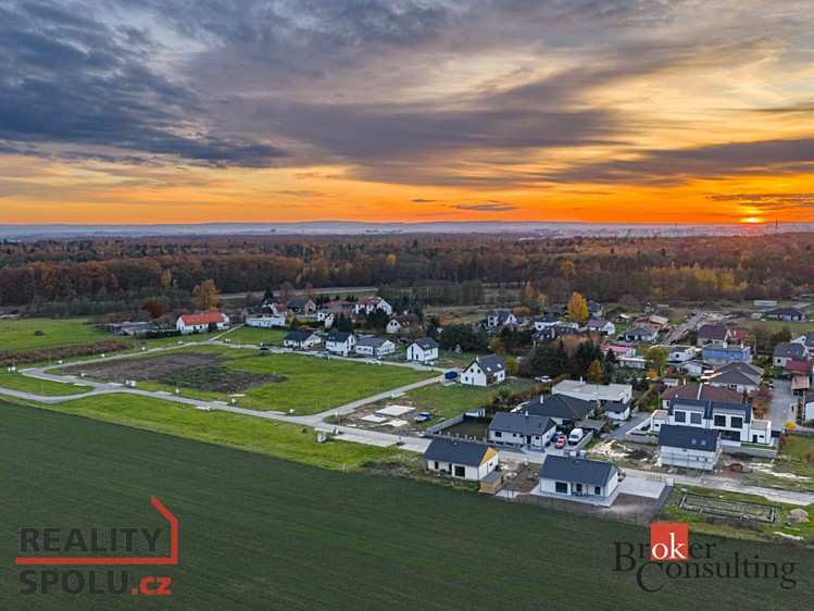 Prodej stavebního pozemku 909 m² - foto 1